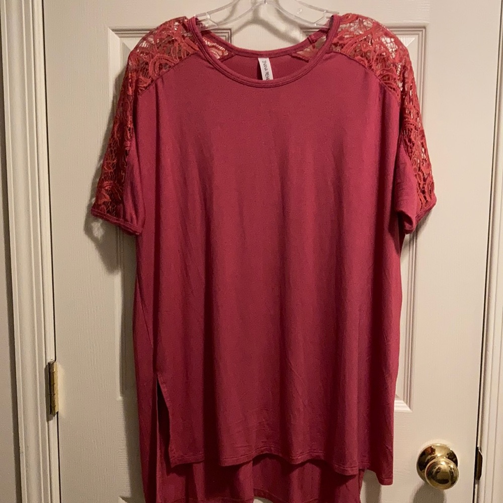 Zenana Premium Top with Lace Sleeves (size L)